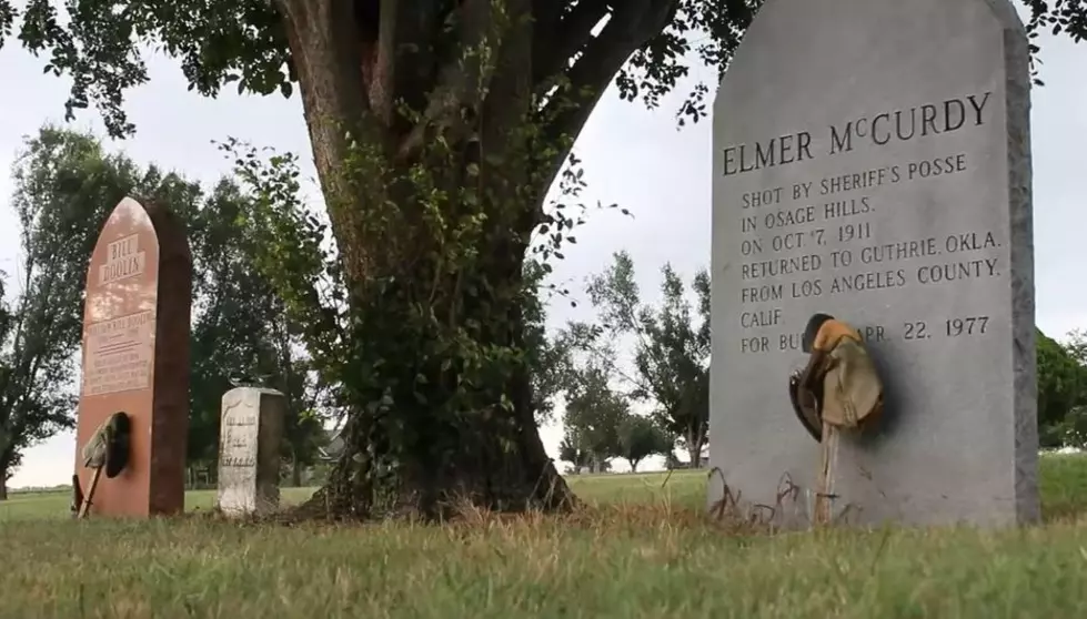 Creepy Tales & Famous Outlaws is What You’ll Find at This Oklahoma Cemetery