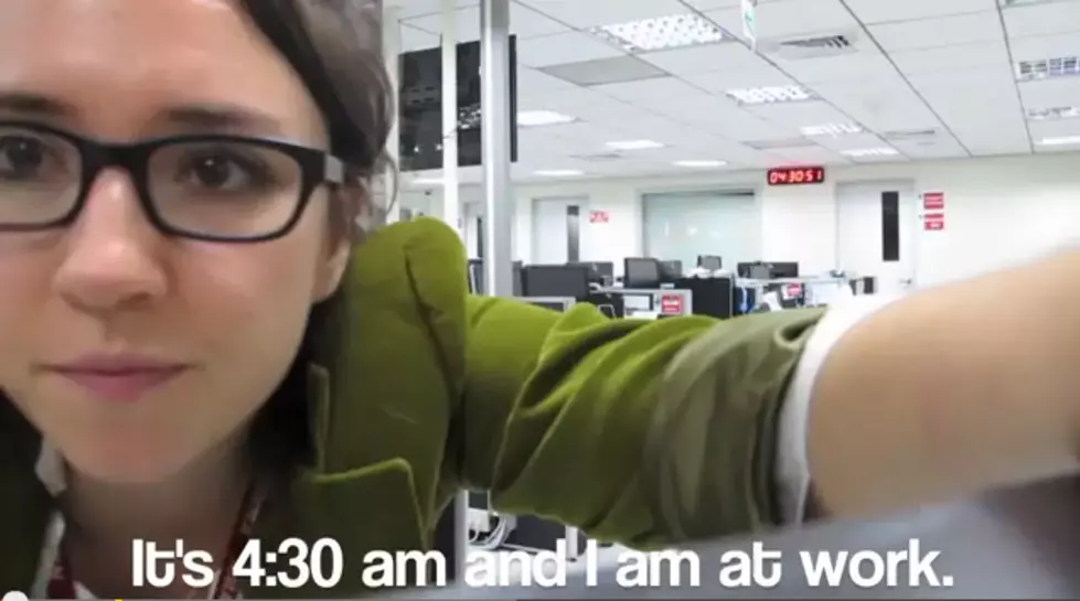 Girl Quits Job &#038; Dances Through Office to Kanye West Song [Viral Video]