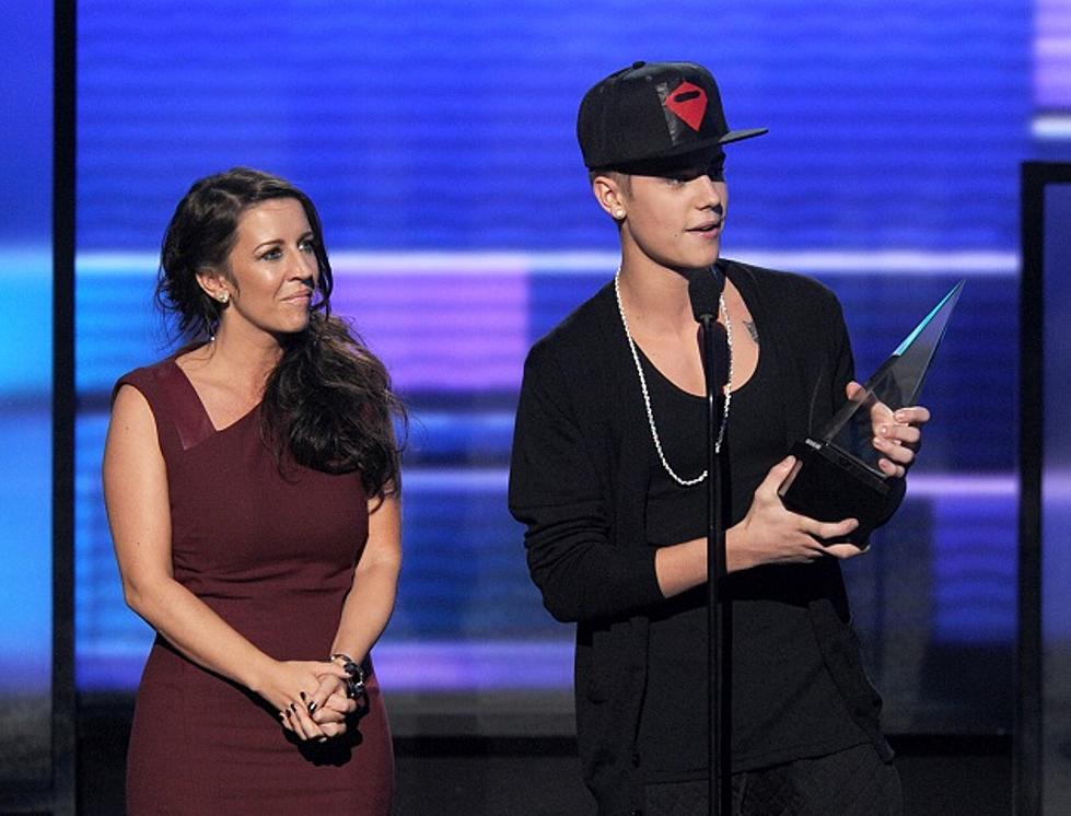 Is Justin Bieber’s Mom Singing Now?