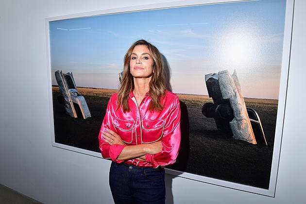 Cindy Crawford Stars in Montana Photoshoot With A Live Wolf
