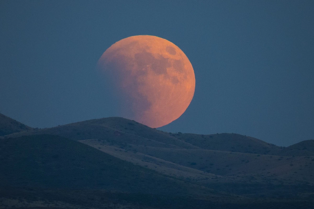 Will Montana Get to See Total Lunar Eclipse, Supermoon Sunday?