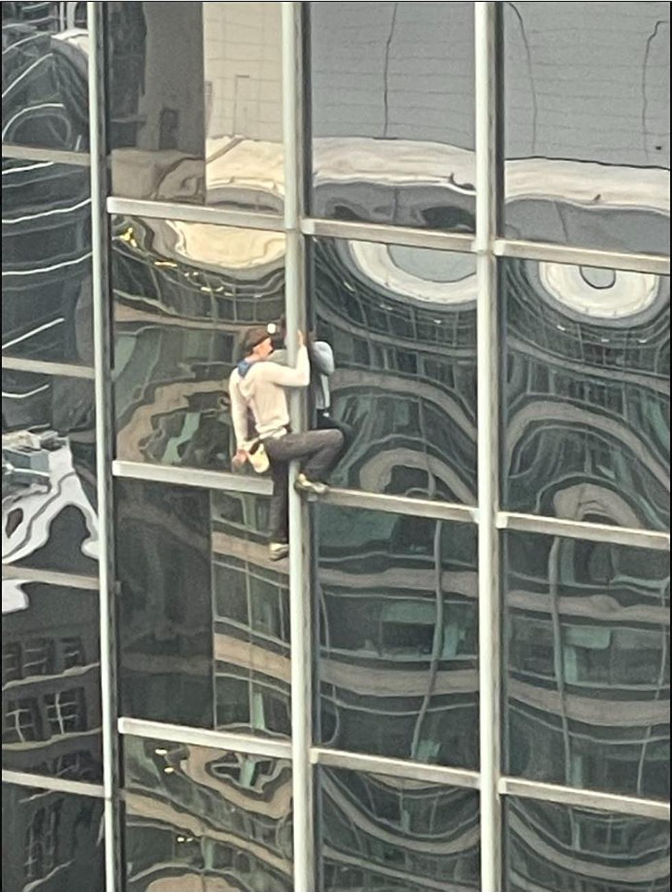 Man Free Climbs Accenture Tower In Downtown Chicago