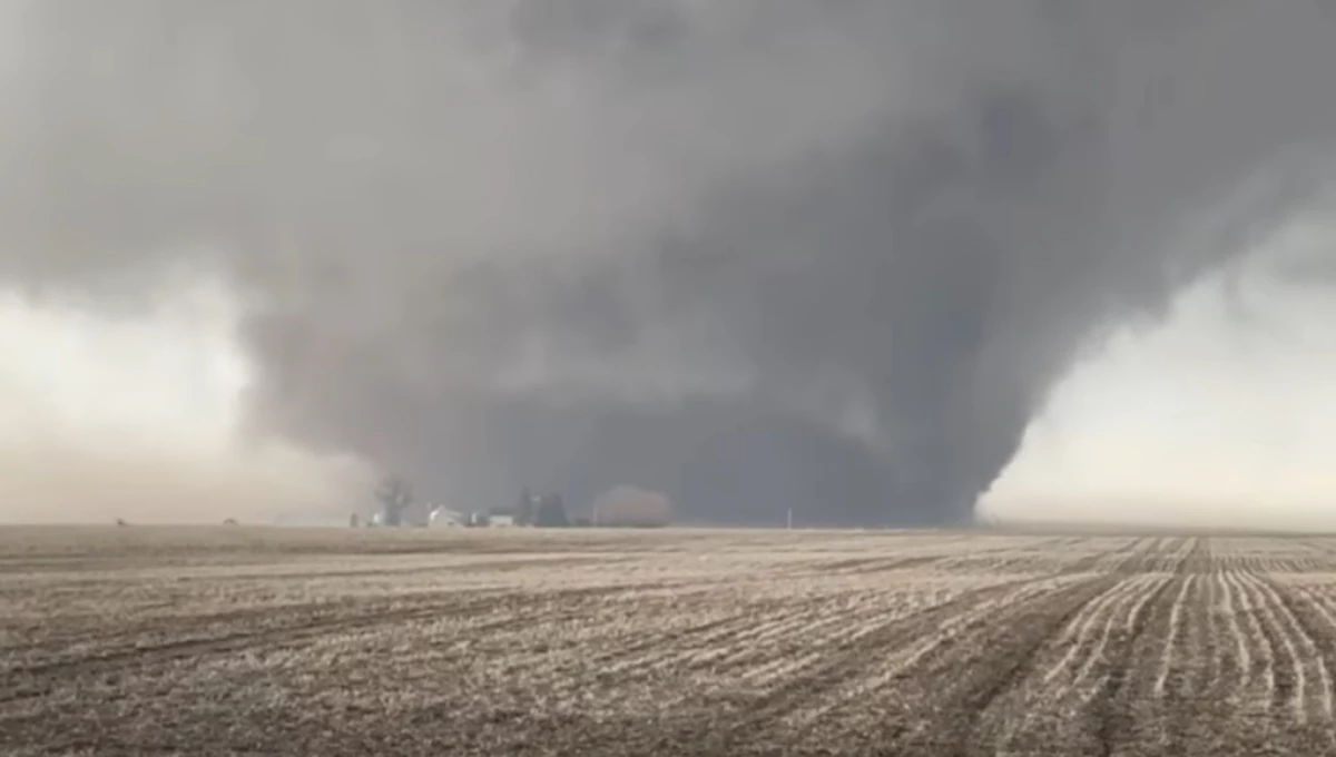 The Terrifying Moment a HalfMile Wide Tornado Slammed Iowa Farms