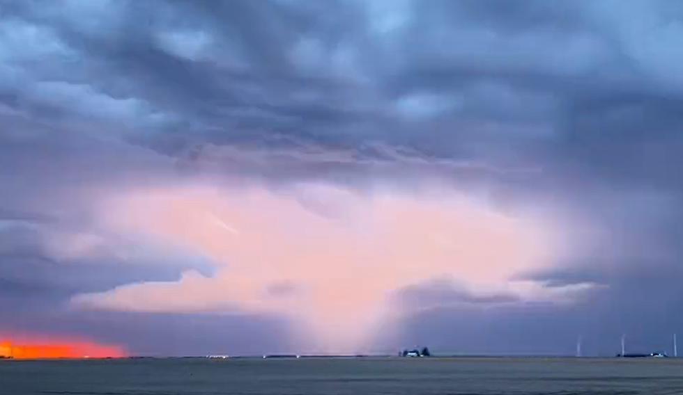 Watch 300 Million Volts of Lightning Explode Over West Texas Sky