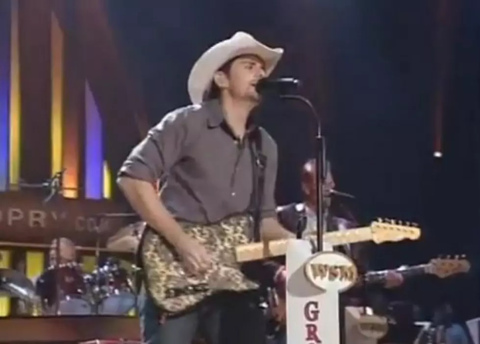 Brad Paisley Goes All Star Trekie At Concert! ‘Remind Me’ [VIDEO]