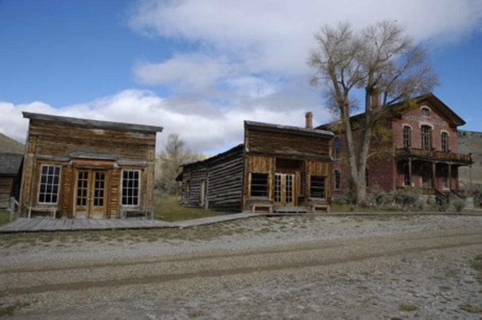 Volunteers Revitalize Popular Montana State Park