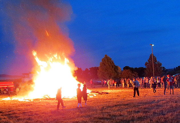 Hundreds At the Hamilton High Homecoming Bonfire