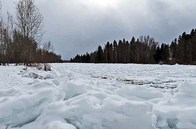 The Ice Continues to &#8216;Crowd the Corner&#8217; on Bitterroot River
