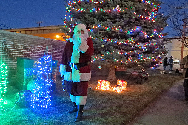 Santa Surprised Hamilton Tree Lighting Friday