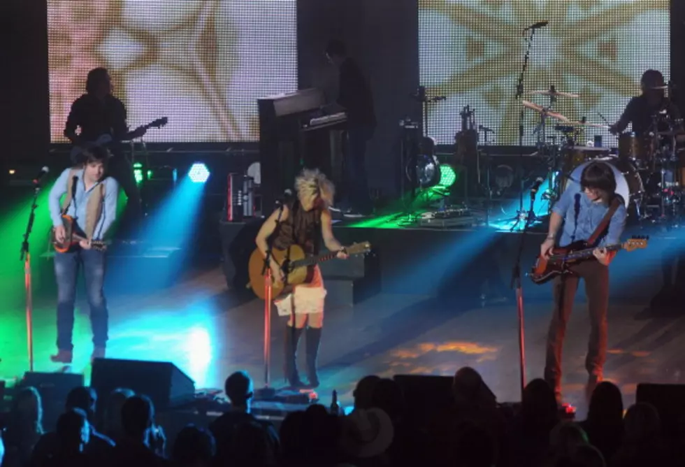 The Band Perry Cover Queen&#8217;s &#8216;Fat Bottomed Girls&#8217; [VIDEO]