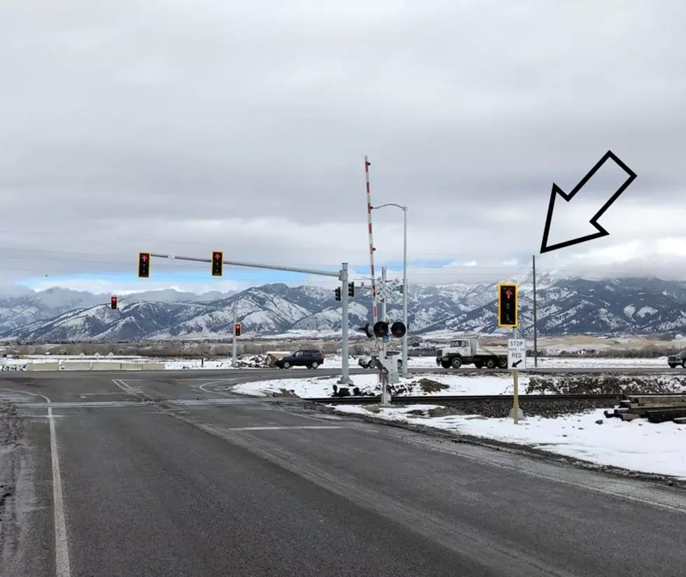 Stop Lights at Frontage & Valley Spur Causing Confusion