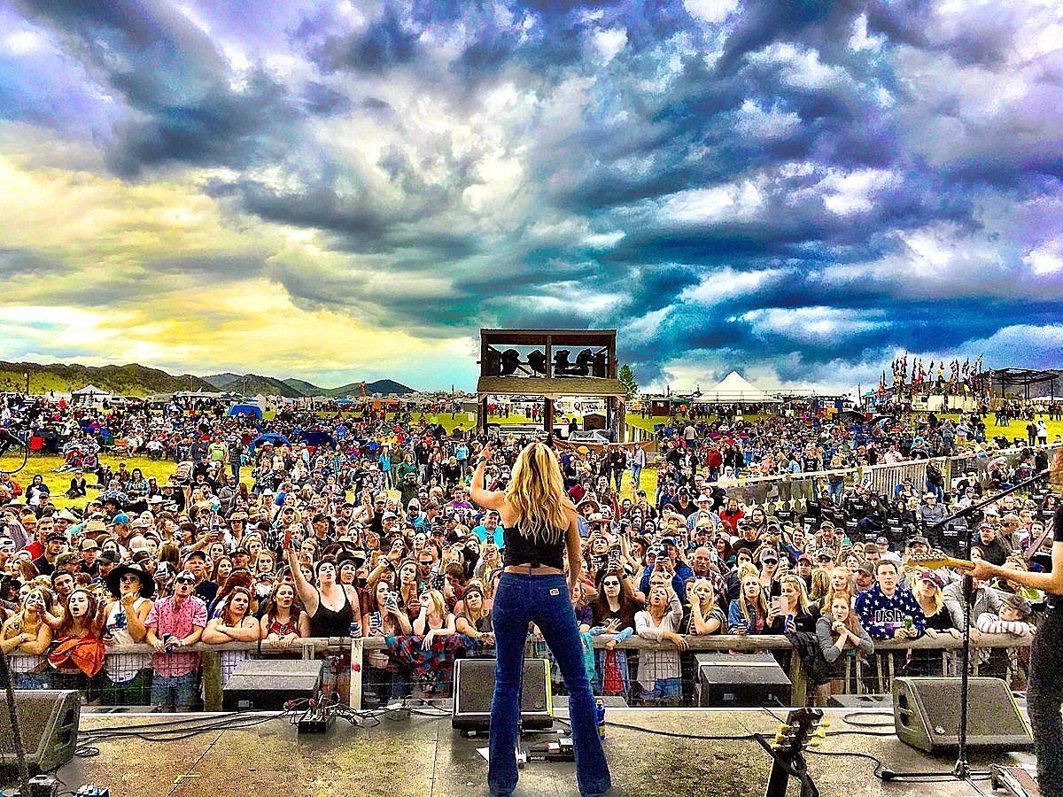Headwaters Country Jam XL Country 100.7