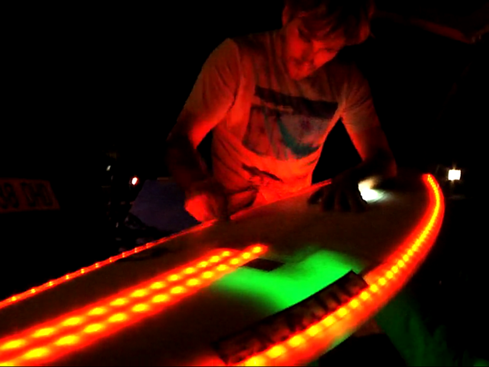 Waves Set Aglow With L.E.D-Lit Surfboard [VIDEO]