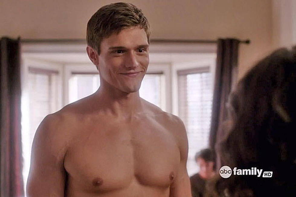 Hartley Sawyer Shows ABC Family How to Go Shirtless – Hunk of the Day [PICTURES]