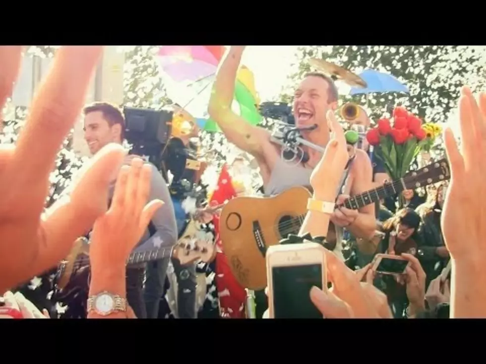 Coldplay Embrace Fans in Australia in New Video &#8216;A Sky Full of Stars&#8217; [VIDEO]