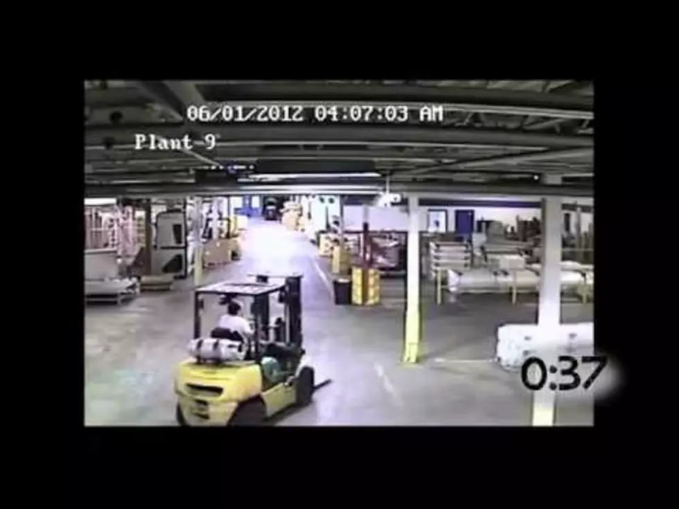 Watch These People Operating Forklifts Wrong [VIDEO]