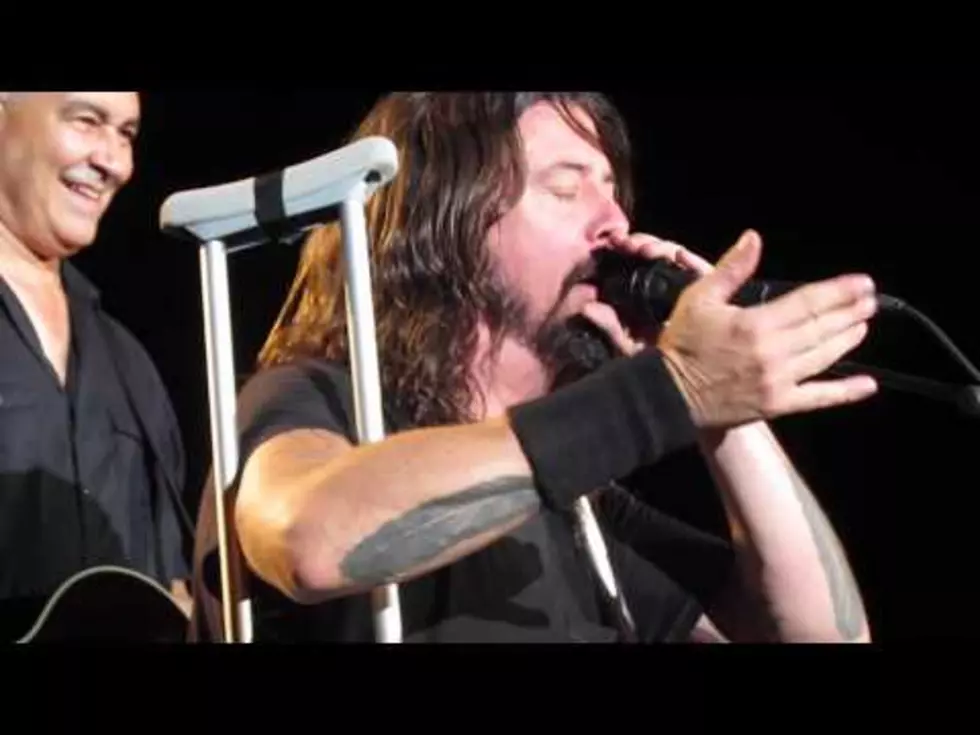 This Is What Happens When Dave Grohl Spots A Drunk Man Crying At A Foo Fighters Show [VIDEO]