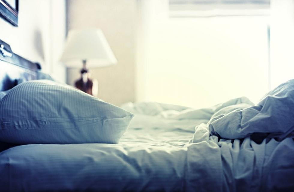 Is It Time To Replace Your Sheets and Pillows? Here&#8217;s Your Guide