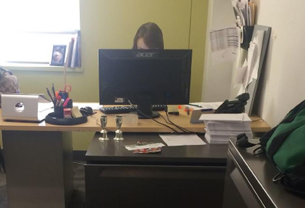 Easy and Hilarious Way to Trick Your Boss Into Thinking You’re the Hardest Working! [PHOTOS]