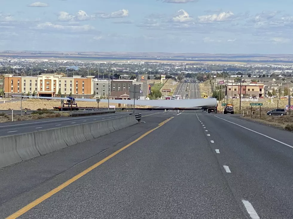 Giant Wind Mill Blade Gets Stuck on Highway 395 [Photo]