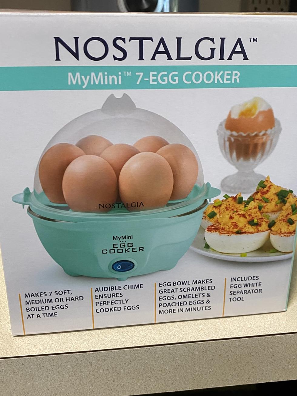 This $7 egg cooker whips up an omelet right in your microwave