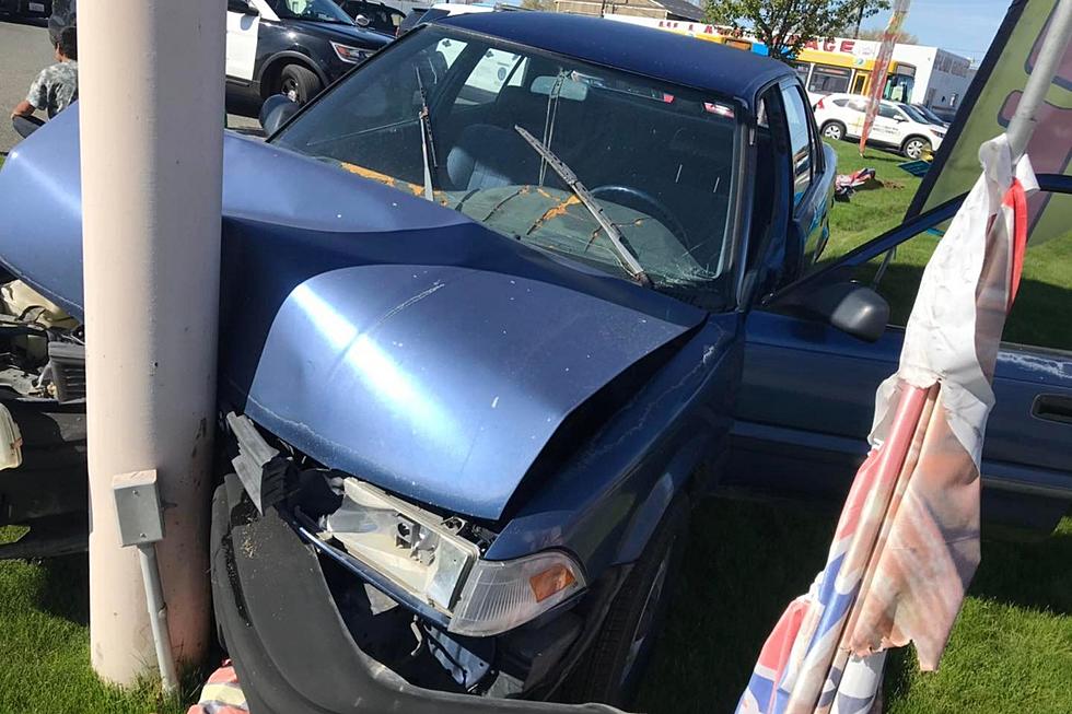 Driver Crashes Into Sign on Clearwater Avenue in Kennewick, Arrested For DUI