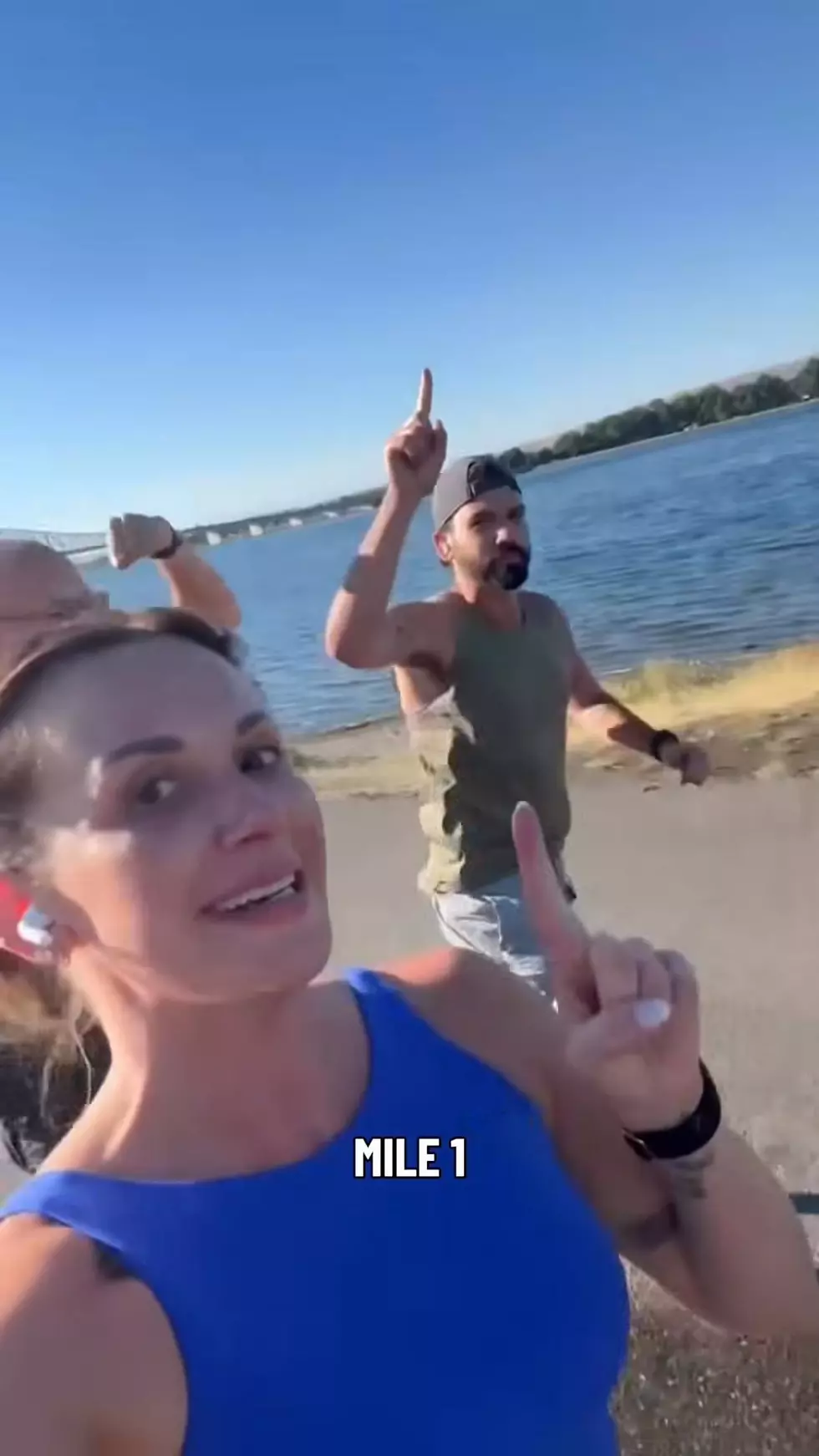 Was That a Country Music Superstar Running in the Tri-Cities?