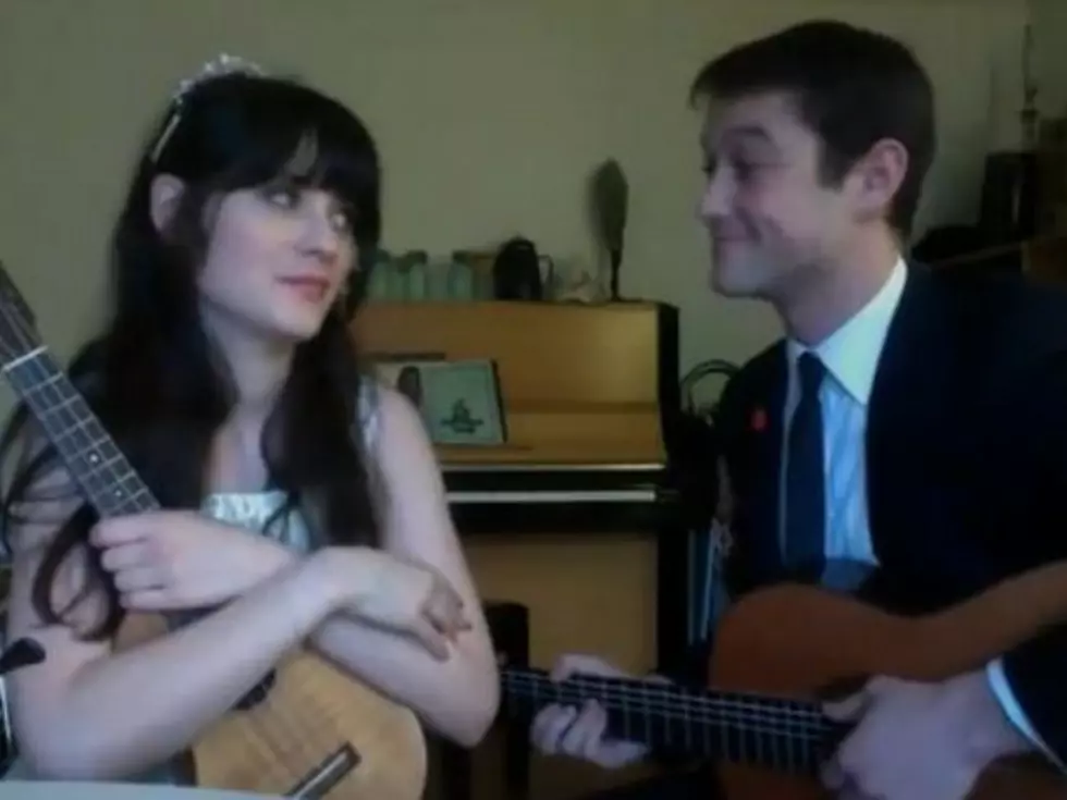 Zooey Deschanel and Joseph Gordon-Levitt ‘Adorkably’ Sing in the New Year [VIDEO]