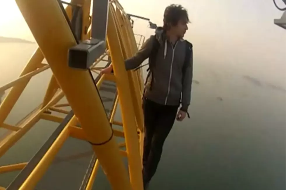 Extreme Teens Climb the 400 Foot Moscow Bridge in Kiev Without Harnesses [VIDEO]