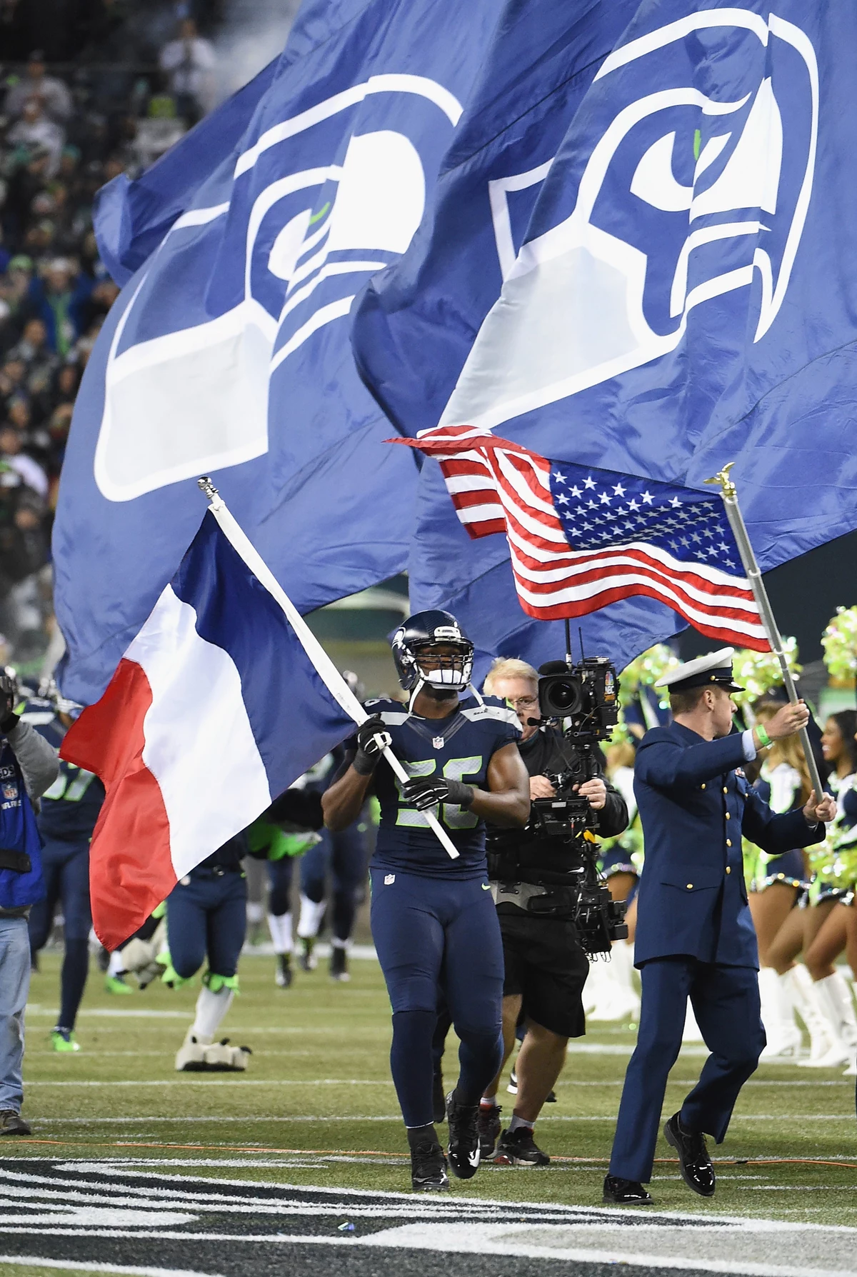 Seattle Seahawks Do a Great Thing At Home Games ‘Heroes In The Classroom’
