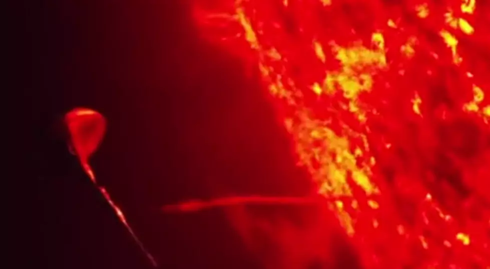 Watch Alien Mothership Get Fuel From The Sun [VIDEO]