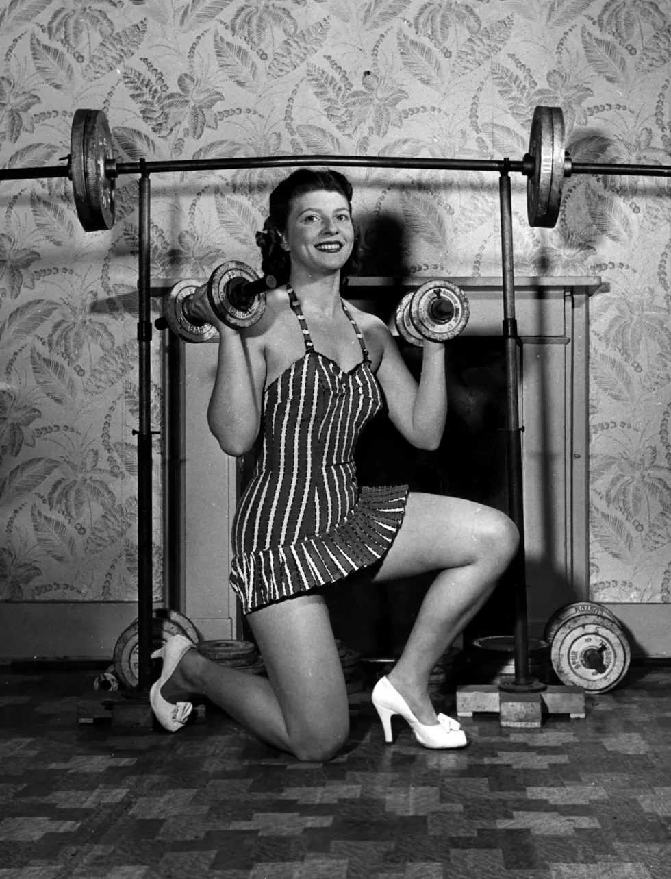 Women Working Out Wednesday – 1940 [VIDEO]