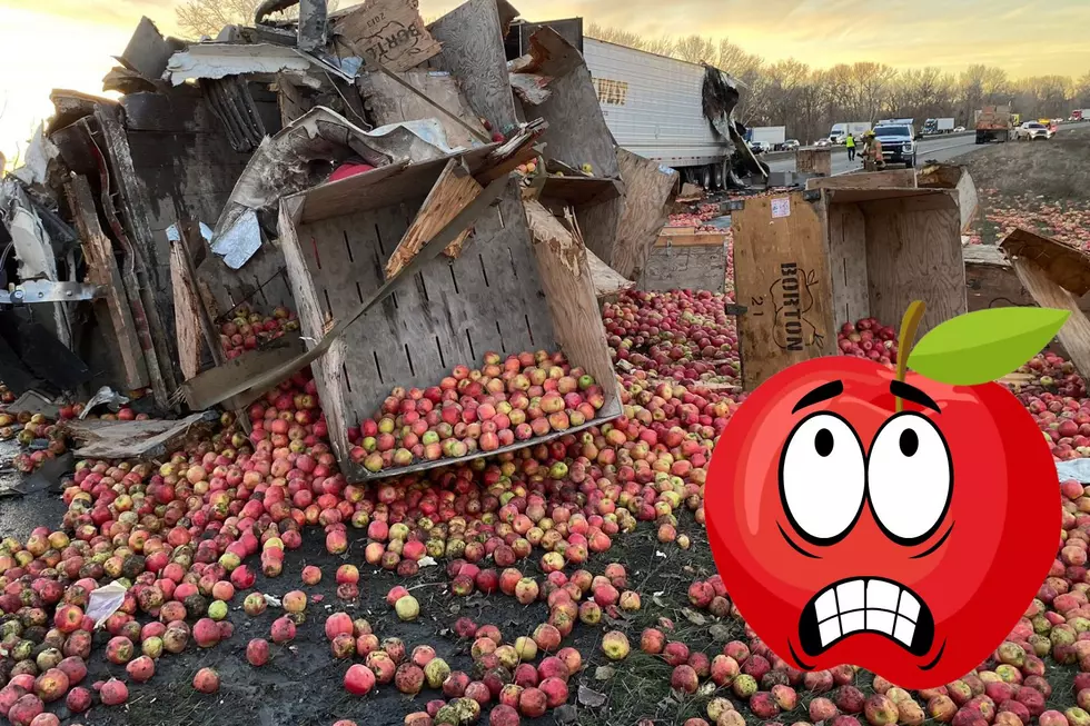 Semis Crash Sending Apples Everywhere &#038; Closing I-82 Near Zillah