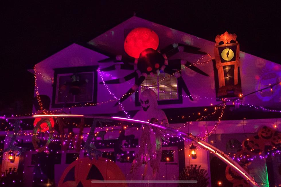 Decorating This Tri-Cities Halloween House Takes All of October