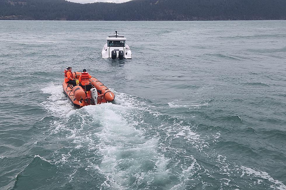 WA Salish Sea: 6 People & Dogs Saved After Storm Wave Fills Cabin