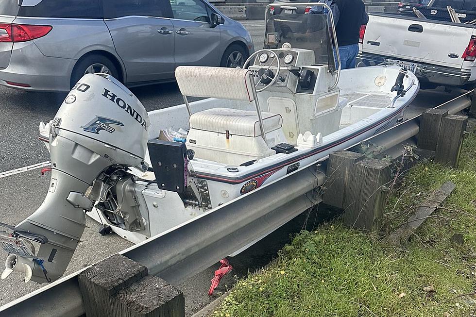 Boat Leaves Trailer &#038; Seen Sitting in Traffic on I-90 Near I-405