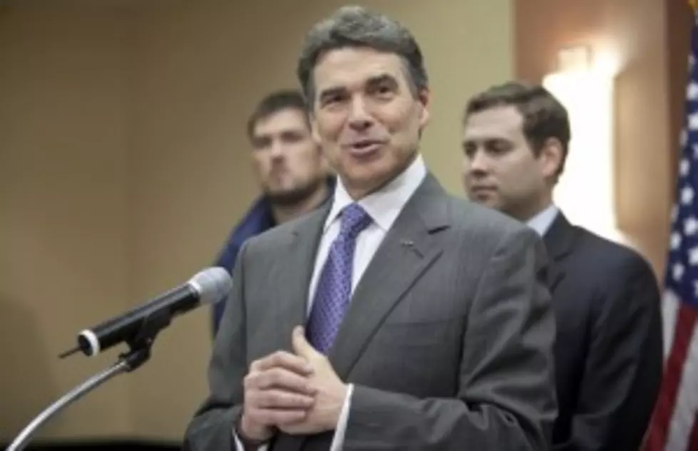 Perry Bows Out, Throws Support to Gingrich