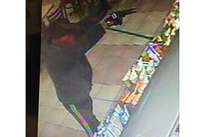 &#8216;Overdressed&#8217; Armed Robber Sought by Pasco Police