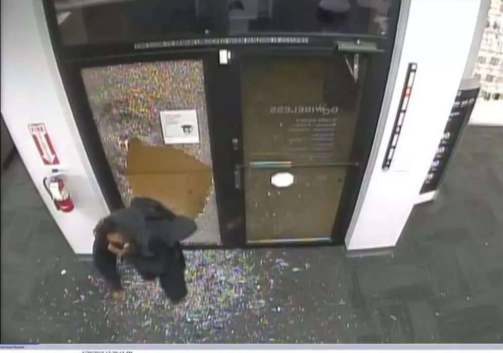 Cellphone Store Break In Suspects Captured on Video