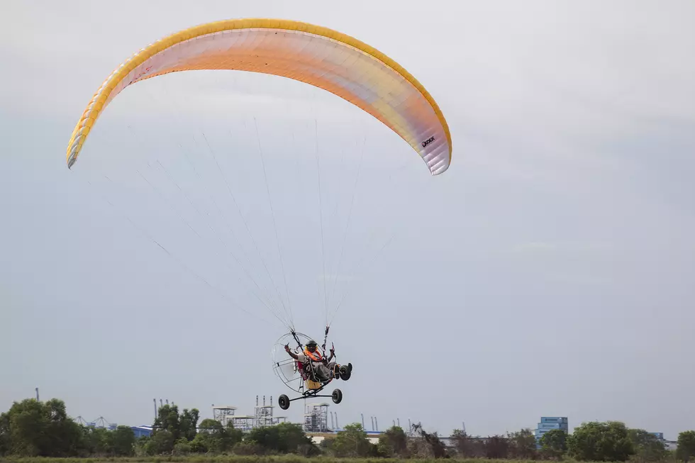 Pilot Unhurt After Crashing Small Parachute Plane in Yakima River