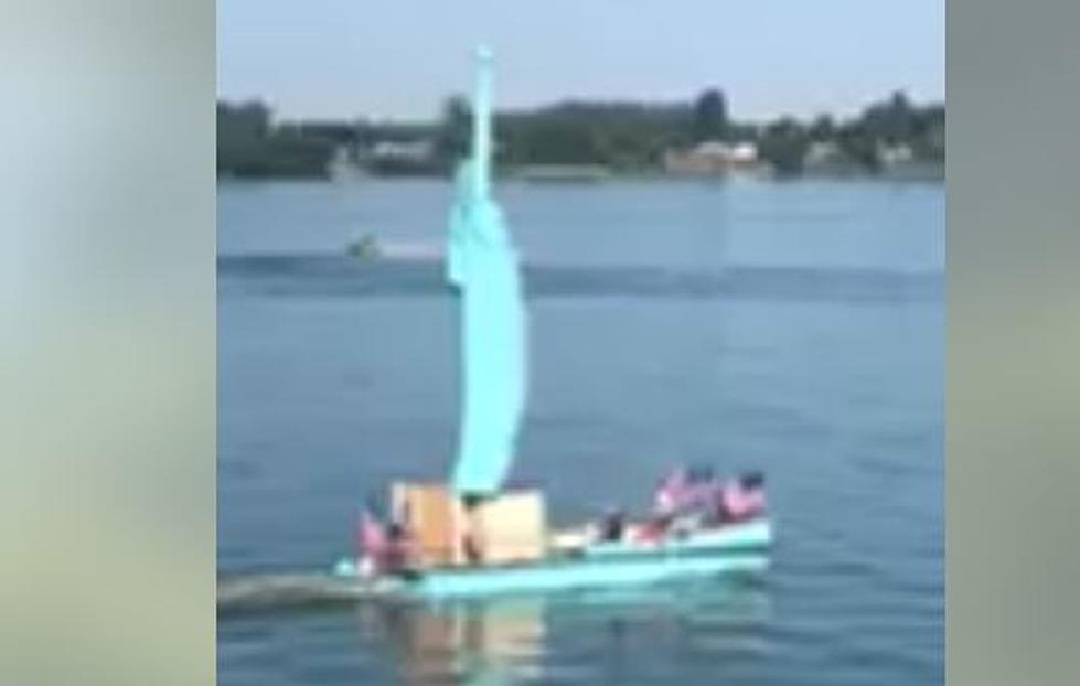 GIANT Statue of Liberty &#8216;Patrols&#8217; Moses Lake [VIDEO]
