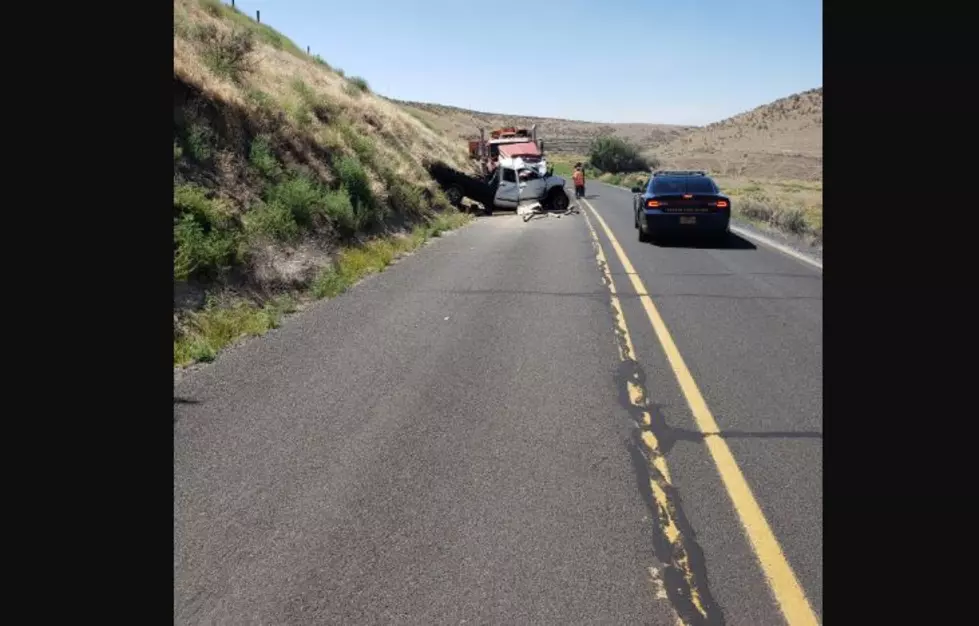 Driver Swerves in Front of Semi, Dies in Umatilla County Crash