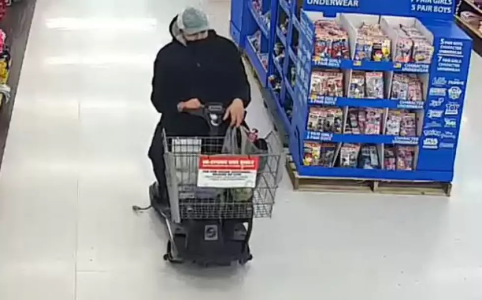 Fraud Suspects Scoot Around Store Scooping Merchandise [VIDEO]
