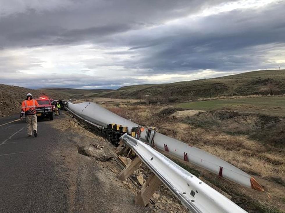 Giant Wind Turbine Blade Finally Plucked from Oregon Roadside