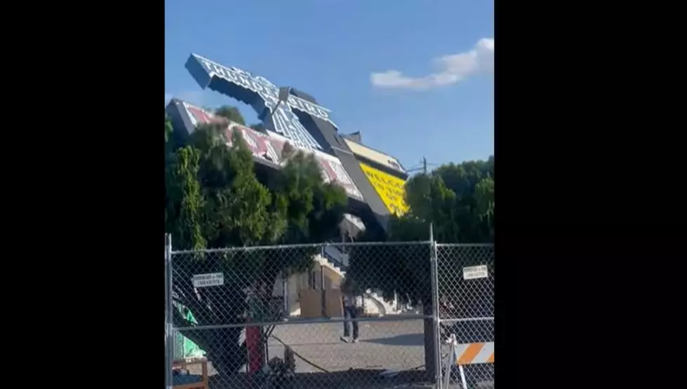 Video Clip Captures Part of Famous Pasco Sign Coming Down