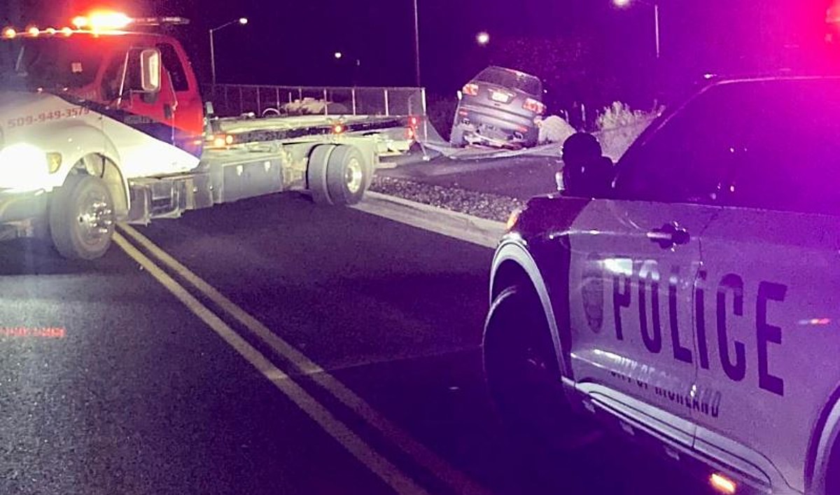Drunk Richland DUI Driver Hits Other Car, Fence, Lightpole