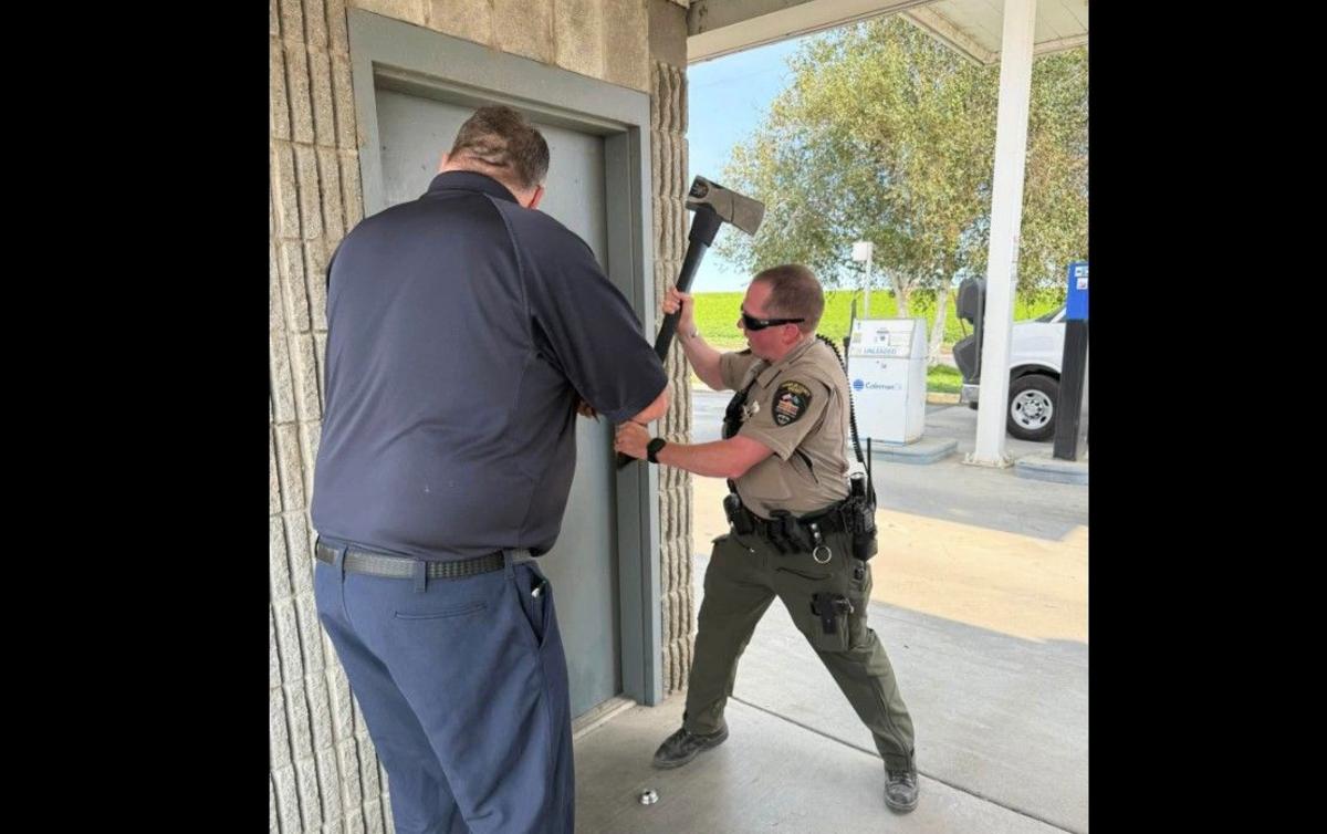 Franklin County Deputies Rescue Man Trapped in Gas Station Bathoom