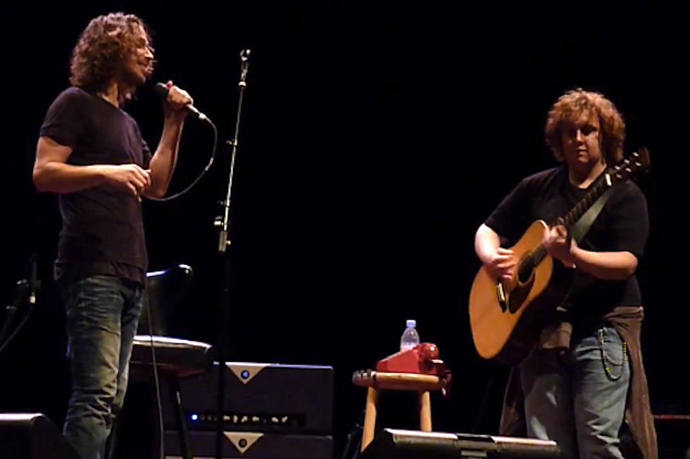 Chris Cornell Performs Acoustic Version of Soundgarden’s ‘Outshined’ With Fan