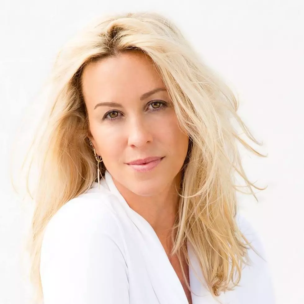 Alanis Morissette Is A Hot Blonde