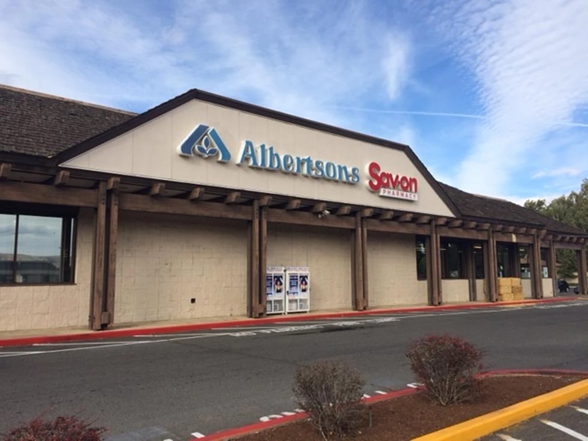 Exploring the Old Albertsons Building ]PHOTOS]